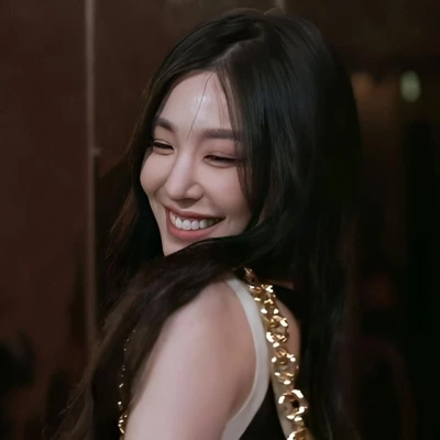 Chat with Celebrity AI Character: Tiffany