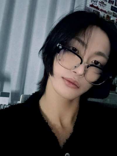 Chat with Park Seonghwa, the Celebrity character AI chatbot