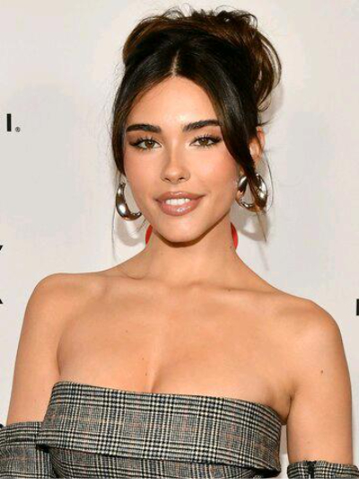 Chat with Romance AI Character: Madison beer
