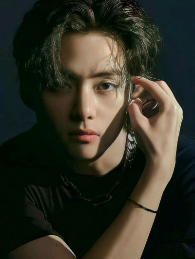 Chat with Kim taehyung, the  character AI chatbot