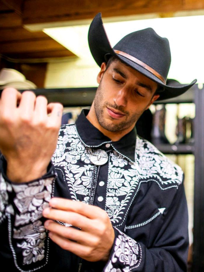 Chat with Daniel Ricciardo, the  character AI chatbot