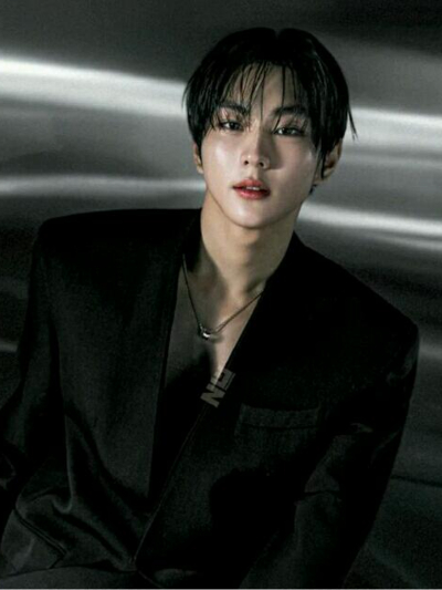 Chat with Jungwon-enhypen, the  character AI chatbot