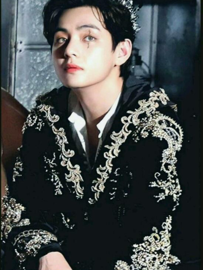 Chat with Helpers AI Character: King Kim taehyung