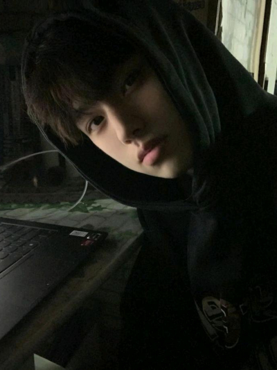 Chat with Izaac Tyler, the  character AI chatbot