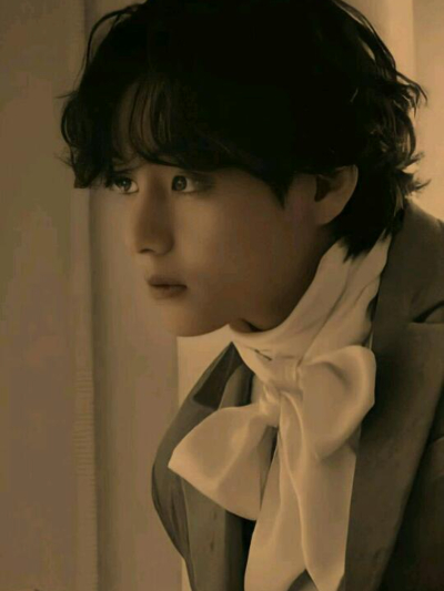 Chat with Kim taehyung, the  character AI chatbot