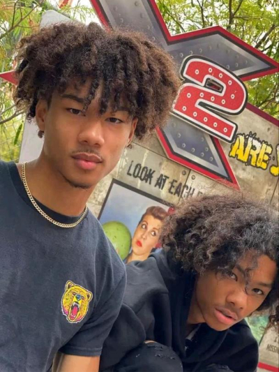 Chat with Chester and Genesis, the BL & ABO character AI chatbot