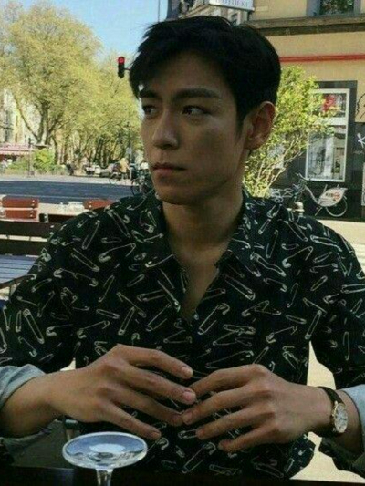 Chat with Romance AI Character: Choi Seung Hyun