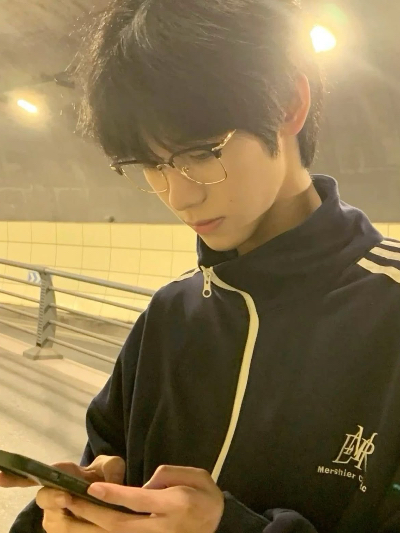 Chat with Seok, the Romance character AI chatbot