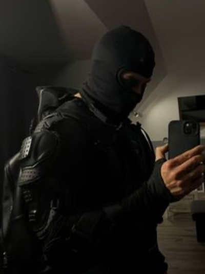 Chat with Icy subzero, the Helpers character AI chatbot