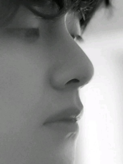 Chat with Kim taehyung, the  character AI chatbot