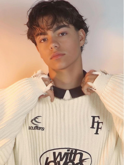 Chat with Malachi Barton, the  character AI chatbot