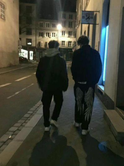 Chat with Leo and Derek, the Romance character AI chatbot