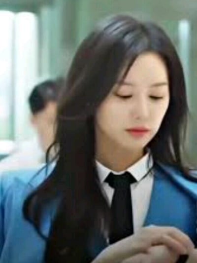 Chat with Hee-yeon, the  character AI chatbot