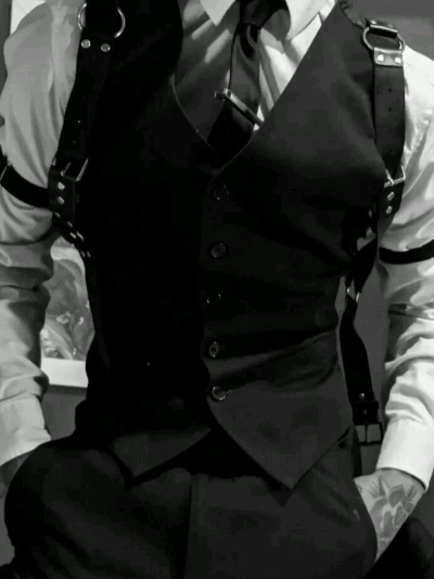 Chat with Damian desmond, the  character AI chatbot