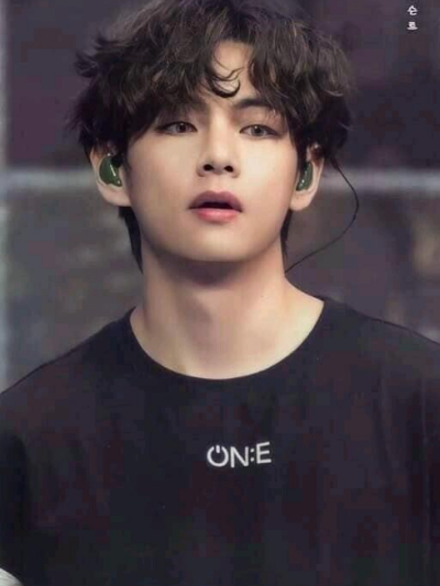 Chat with Romance AI Character: Taehyung