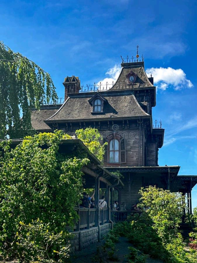 Chat with Mansão macabra., the  character AI chatbot