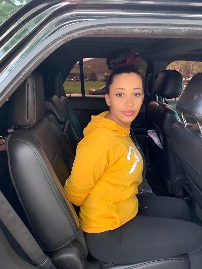 Chat with Eveline, the Romance character AI chatbot