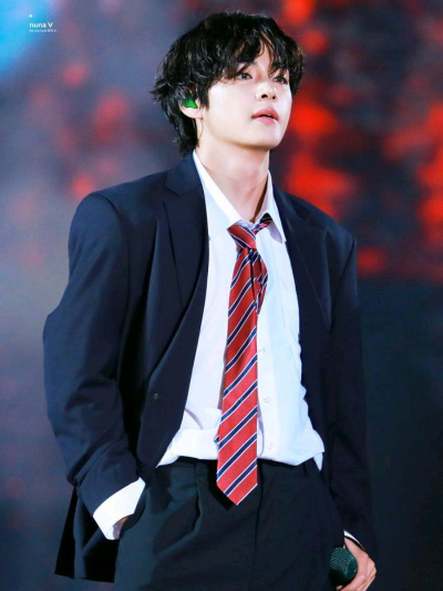 Chat with Kim Taehyung, the Romance character AI chatbot