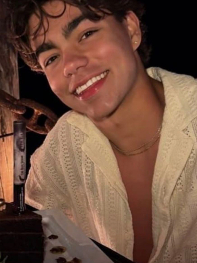 Chat with Malachi Barton, the  character AI chatbot