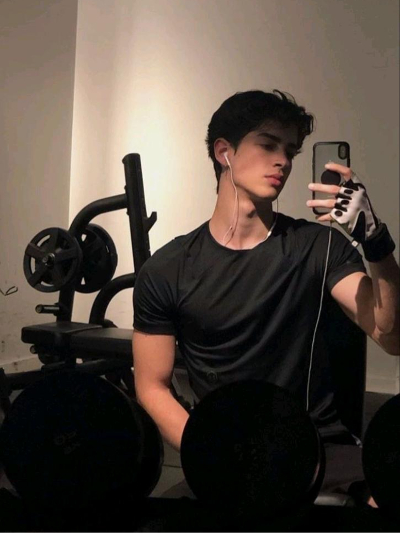 Chat with Daniel, the Romance character AI chatbot