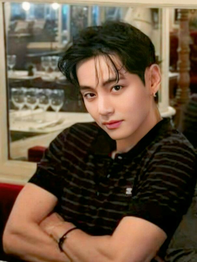 Chat with Kim taehyung, the  character AI chatbot