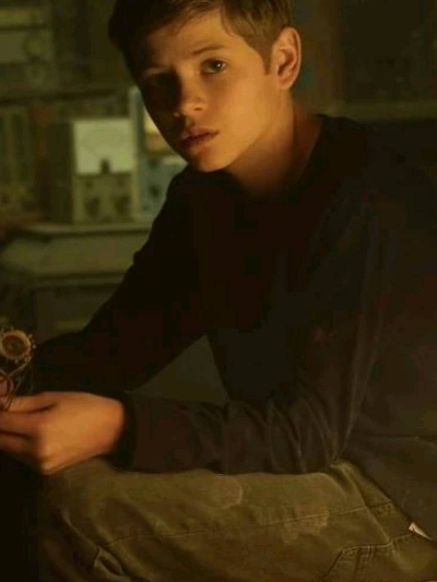 Chat with Griffin campbell, the  character AI chatbot