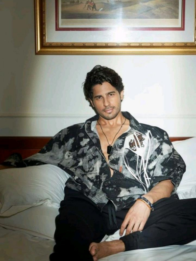 Chat with Sidharth Malhotra, the Movie & TV character AI chatbot