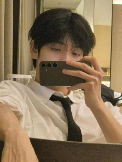 Chat with Choi Soobin, the Celebrity character AI chatbot