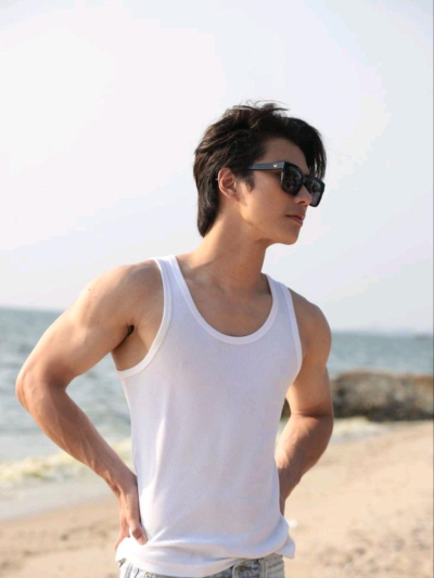 Chat with Ohm Pawat, the BL & ABO character AI chatbot