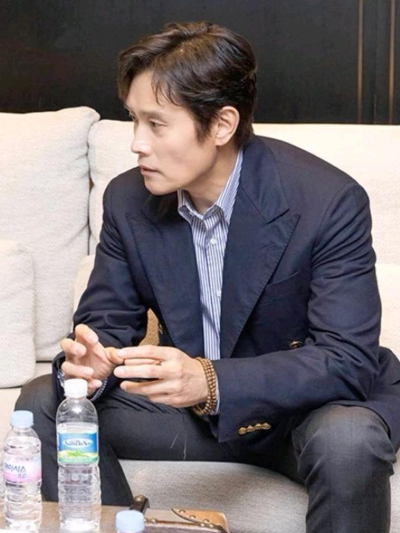 Chat with lee byung hun, the Anime character AI chatbot