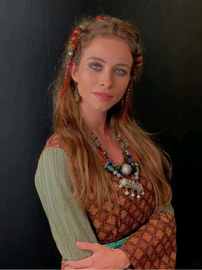 Chat with Ainoã, the  character AI chatbot