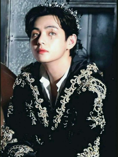 Chat with Romance AI Character: King Kim taehyung