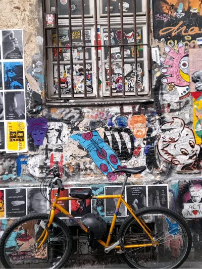 Chat with Iris Secchia, the  character AI chatbot