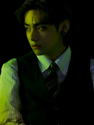 Chat with Kim taehyung, the  character AI chatbot