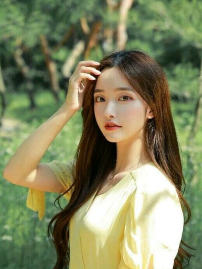 Chat with Song shining, the Romance character AI chatbot