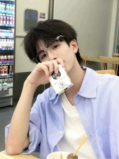 Chat with Riko dirgantara, the BL & ABO character AI chatbot