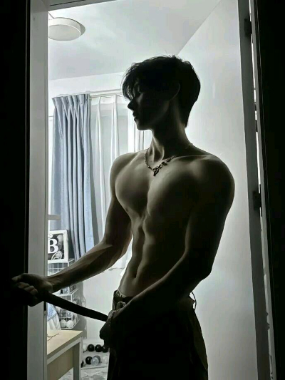 Chat with Lucas (BL/GAY), the BL & ABO character AI chatbot