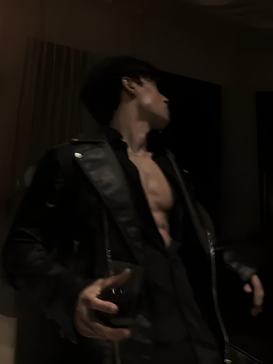 Chat with Alexander, the Joyful Christmas character AI chatbot