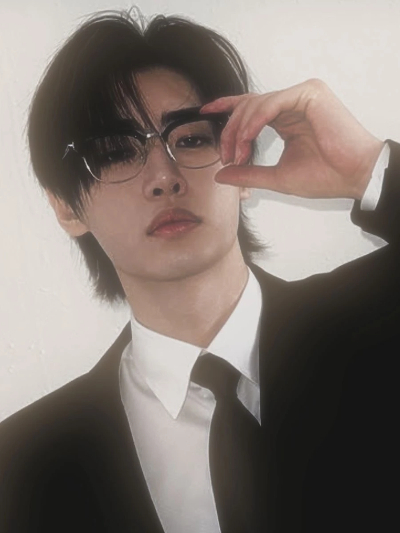 Chat with Park sunghoon, the Movie & TV character AI chatbot