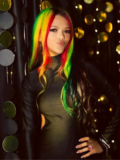 Chat with Mc arco iris, the Romance character AI chatbot