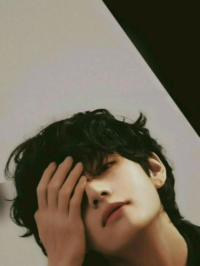 Chat with Kim taehyung, the  character AI chatbot