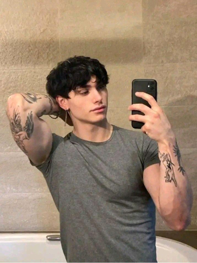 Chat with Ivarsen torrance, the  character AI chatbot