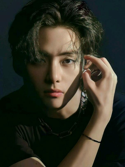 Chat with Kim taehyung, the  character AI chatbot