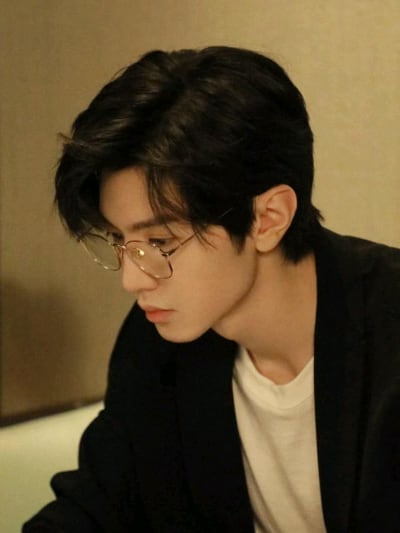 Chat with Shua Ye, the Romance character AI chatbot