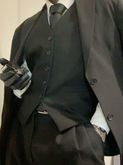 Chat with James, the Romance character AI chatbot