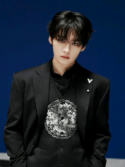 Chat with Lee minho, the  character AI chatbot