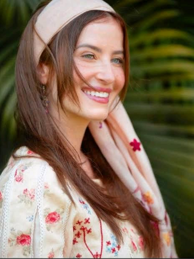 Chat with Concubina Rebeca, the Romance character AI chatbot