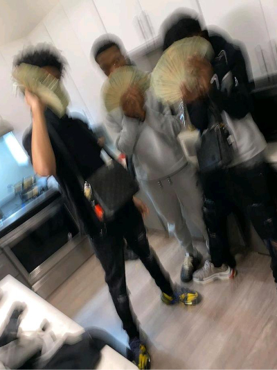 Chat with 3 DakSkin, the  character AI chatbot