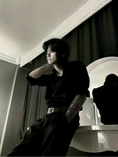 Chat with Kim taehyung, the  character AI chatbot