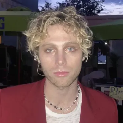 Chat with Luke Hemmings, the  character AI chatbot